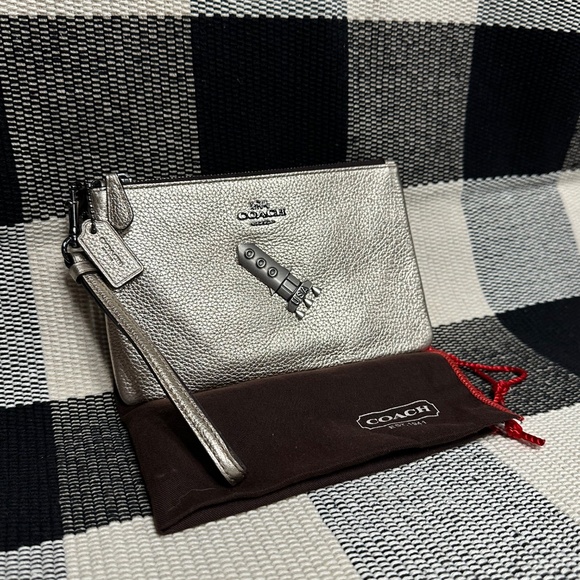 Coach Space USA Rocket plaque metallic silver soft smooth pebbled leather pouch - Picture 2 of 6